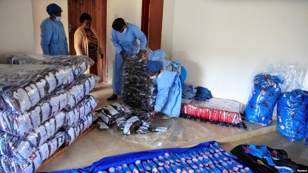 ZIMBABWE-WOMEN/SANITARY-TOWELS