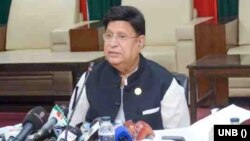 পররাষ্ট্র মন্ত্রণালয়ে সাংবাদিকদের ব্রিফিংকালে বাংলাদেশের পররাষ্ট্রমন্ত্রী ড. এ কে আব্দুল মোমেন।