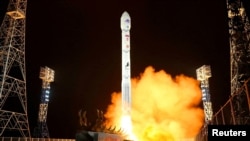 朝鲜据信本周将再次发射间谍卫星，图为去年11月发射第一颗间谍卫星“万里镜1号”。