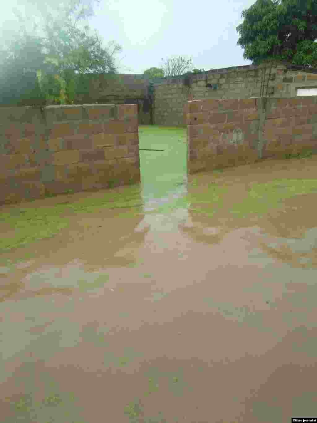 Bairro Aníbal Rocha, Calemba 2, inundado depois das chuvas de 18 de Abril. Distrito Kilamba Kiaxi, Luanda. Angola.