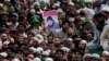 Thousands in Pakistan Attend Funeral of Convicted Murderer