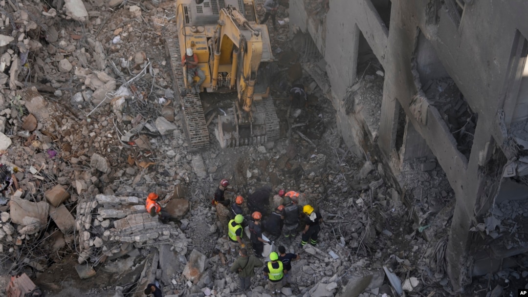Bir yıl süren sınır ötesi şiddet olaylarından ve Hamas'ı Gazze'de zayıflattıktan sonra İsrail, 23 Eylül'den itibaren Hizbullah'ın kalelerine yönelik yoğun bir bombardıman başlatarak operasyonlarının merkezini Lübnan'a taşıdı. 