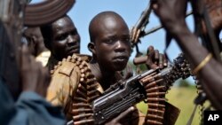 Soldats gouvernementaux dans la ville de Koch, dans l'Etat d'Unity, au Soudan du Sud, 25 septembre 2015. (AP photo)