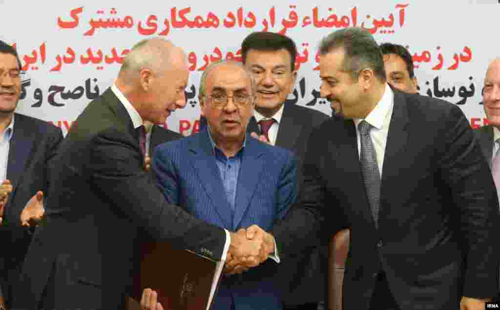ایران و شرکت رنو فرانسه قرارداد همکاری امضا کردند که طی آن قرار است رنو در ایران دو مدل «داستر» و «سیمبل» تولید کند.