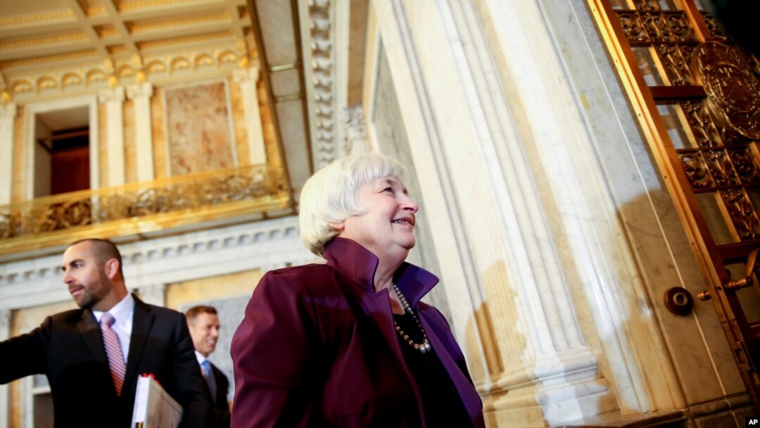 Kepala Federal Reserve Janet Yellen (kanan) dalam menghadiri pertemuan di Departemen Keuangan di Washington (foto: dok).
