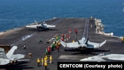 Keştiya Firokhilgir a USS Abraham Lincoln 