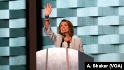 Ảnh tư liệu - Bà Nancy Pelosi phát biểu trong đêm thứ tư của Đại hội Toàn quốc Đảng Dân chủ ở Philadelphia, ngày 28 tháng 7 năm 2016.