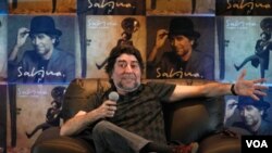 El conocido cantautor español Joaquín Sabina dijo estar a la espera de que en Cuba surja un movimiento de “indignados”.