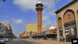 Karachi's busiest street is deserted after a strike called by Pakistani political party, August 23, 2011