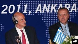 Ποικίλες οι αντιδράσεις για την επίσκεψη του Γιώργου Παπανδρέου στην Τουρκία