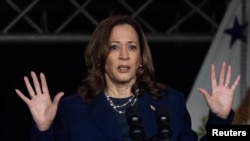 Wakil Presiden AS Kamala Harris berbicara dalam acara Sigma Gamma Rho Sorority di Houston, Texas, pada 31 Juli 2024. (Foto: Reuters/Adrees Latif)