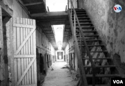 Plano del corredor que conducía a las celdas en solitario de la Penitenciaría del Estado de Pensilvania. No está abierto al público actualmente. [Foto: Ismael Rodríguez]