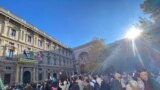 تجمع در مرکز شهر میلان در ایتالیا