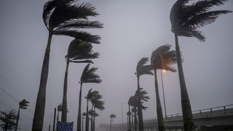 Hurricane Ian Moves Across Florida After Powerful Landfall