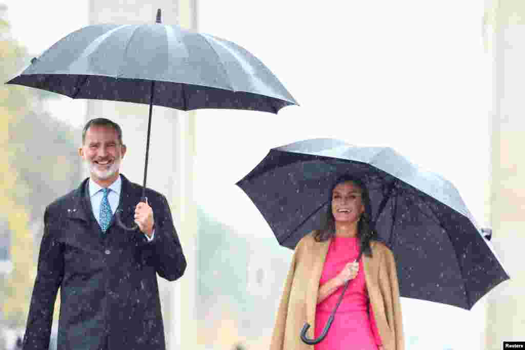 Spain&#39;s King Felipe and Queen Letizia visit the landmark Brandenburg Gate in Berlin, Germany.