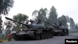 FILE: Soldiers from the Democratic Republic of Congo (DRC) arrive in tanks near the town of Kibumba at its border with Rwanda after fighting broke out in the Eastern Congo town June 11, 2014. 