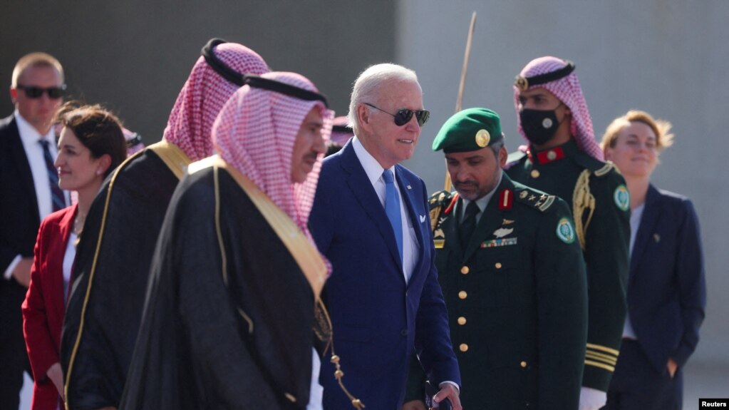 美国总统拜登2022年7月访问沙特阿拉伯。（路透社资料图）(photo:VOA)
