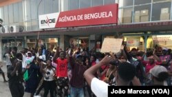 Protestos em frente à Empresa Nacional de Electricidade em Benguela, Angola, 20 Outubro 2022