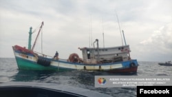 Một tàu cá Việt Nam bị chính quyền Malaysia bắt giữ. Photo Facebook Malaysia Maritime /Enforcement Agency.