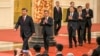 2022年10月23日，在中共二十届一中全会后，中共领导人习近平带领中共新一届政治局常委与中外媒体见面。