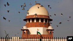 FILE- Pigeons fly past the dome of India's Supreme Court building in New Delhi, India, Feb. 2, 2016. India's Supreme Court ruled Sept. 29, 2022, that all women, regardless of marital status, can obtain abortions up to 24 weeks into their pregnancies. 