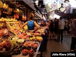 La tienda "Morilla Fruites" es uno de los establecimientos que importa productos de Latinoamérica.