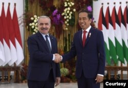 Presiden Jokowi ketika menerima kunjungan resmi PM Palestina di Istana Bogor, Jawa Barat, Senin (24/10) menyatakan bahwa Indonesia siap memfasilitasi rekonsiliasi antar faksi di Palestina (biro Setpres RI )