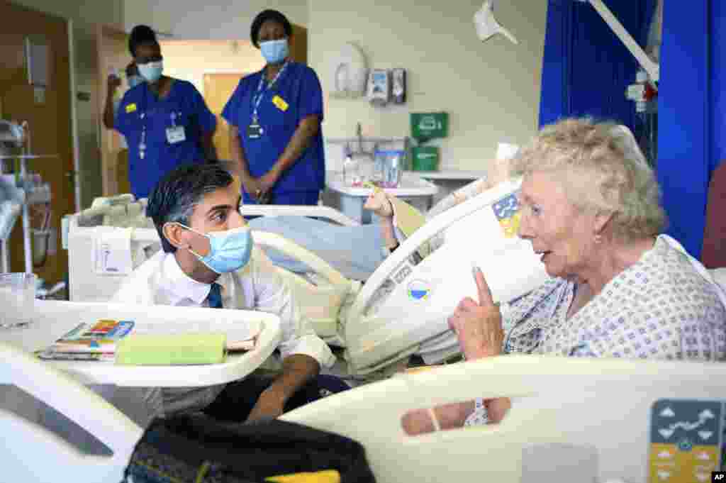 Britain&#39;s Prime Minister Rishi Sunak, left, speaks with patient Catherine Poole as he visits Croydon University Hospital in South London.