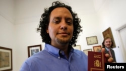 El cubano Norberto Luis Díaz fue el primero en recibir la nacionalidad española a través de la "Ley de Memoria Histórica" de 2007.