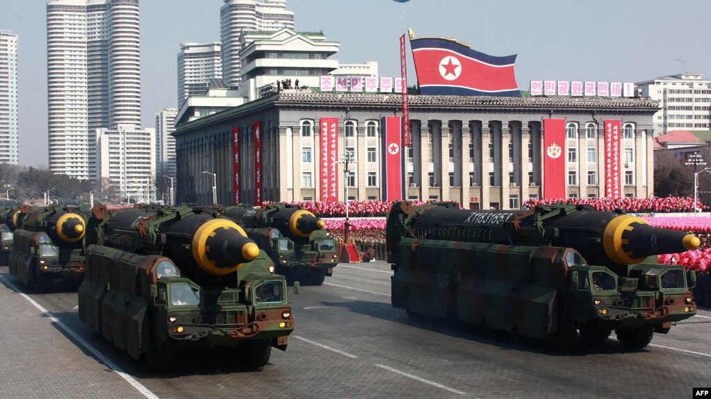 북한이 지난 2018년 2월 평양에서 열린 열병식에서 화성 12형 탄도미사일을 공개했다.