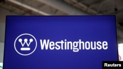 Логотип Westinghouse Electric Corp. на Всемирной атомной выставке в Вильпинте недалеко от Парижа, Франция, 26 июня 2018 года