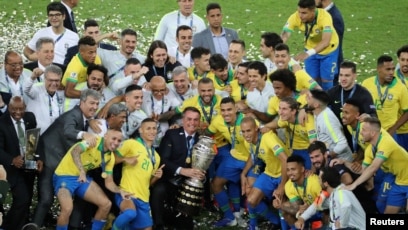 Brazil's Top Footballers Lean Toward Bolsonaro in Polarized Race