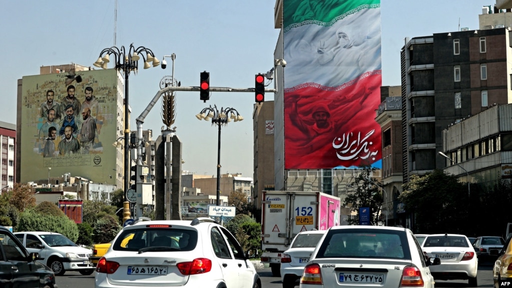 伊朗首都德黑兰的街头交通情况。（2022年9月28日）(photo:VOA)