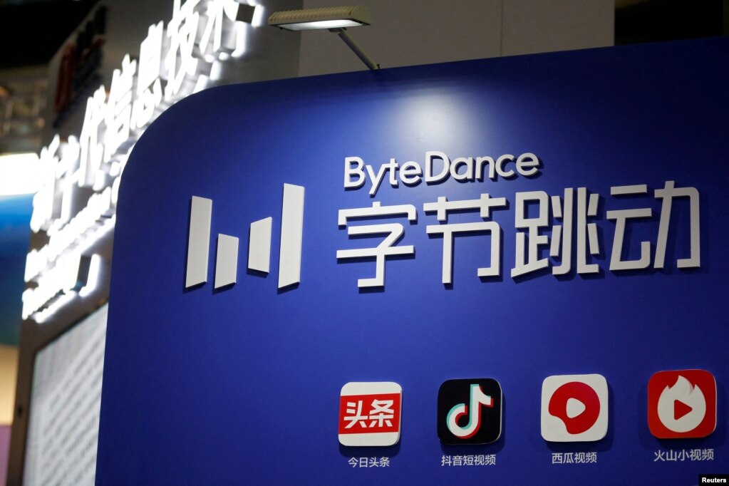 北京中关村国家自主创新示范区展示中心的TikTok母公司“字节跳动”的展台。（2022年2月10日）(photo:VOA)