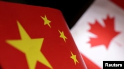 资料照片：中国与加拿大国旗图示
