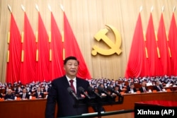 中共領導人習近平在北京人大會堂召開的中共二十大開幕式上講話。（2022年10月16日）
