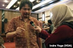 Ari Ujianto yang mewakili JALA PRT mengatakan kepada wartawan bahwa PRT perlu di rekognisi, agar dapat diurus oleh negara dalam skema perlindungan sosial. (Foto: VOA/Indra Yoga)