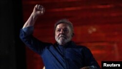 Luiz Inacio Lula da Silva bereaksi pada pertemuan malam pemilihan pada hari putaran kedua pemilihan presiden Brazil, di Sao Paulo, Brasil, 30 Oktober 2022.