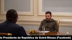 Umaro Sissoco Embaló, Presidente da Guiné-Bissau (esq) e Volodymir Zelenskyy, Presidente da Ucrânia (dir), Kyiv, 26 Outubro 2022