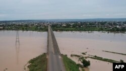 Pemandangan dari udara yang menunjukkan kondisi banjir yang melanda negara bagian Adamawa, Nigeria, pada 25 September 2022. (Foto: AFP/Radeno Haniel)