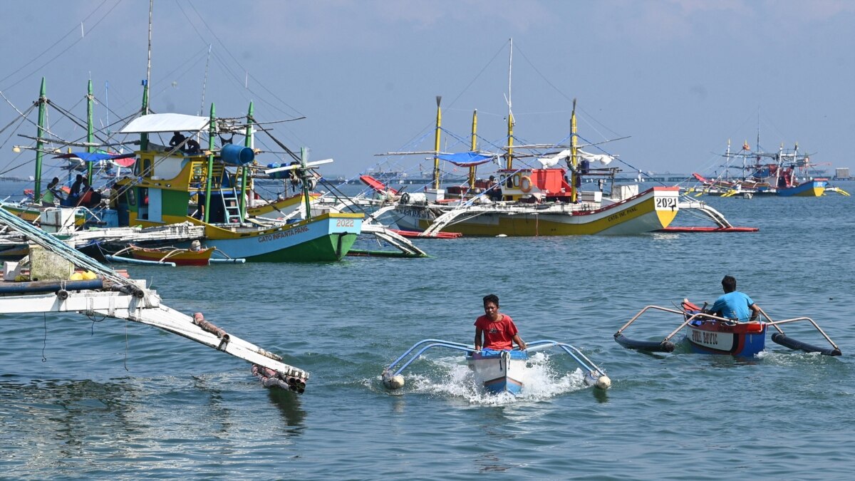 Filipinos Fishing on Frontline of China's Battle for Disputed Sea - Vimarsana News