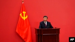 ប្រធានាធិបតី​ចិន​លោក Xi Jinping ថ្លែង​ក្នុង​ពិធី​មួយ​ដើម្បី​ណែនាំ​សមាជិក​ថ្មី​នៃ​គណៈកម្មាធិការ​អចិន្ត្រៃយ៍​ការិយាល័យ​នយោបាយ​នៅ​វិមាន​ប្រជាជន​ក្នុង​ទីក្រុង​ប៉េកាំង កាលពី​ថ្ងៃទី២៣ ខែតុលា ឆ្នាំ២០២២។