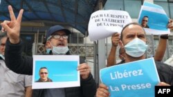 Le parquet avait requis 10 ans de prison contre le journaliste et entre 12 et 15 ans de prison à l'encontre de ses co-accusés, a précisé le Comité national pour la libération des détenus.