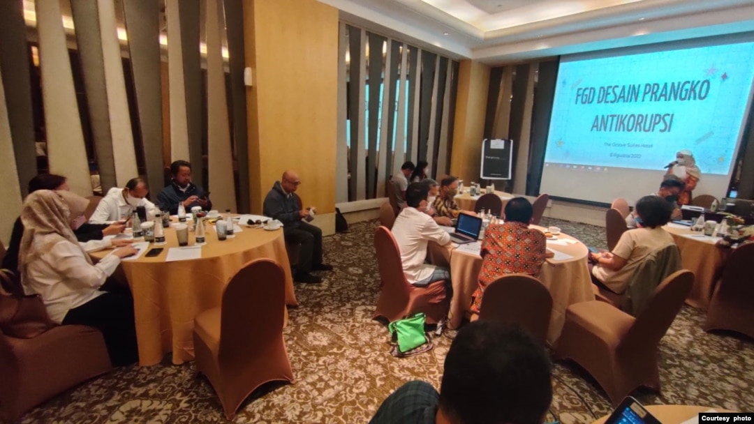 Focus Group Discussion untuk membahas desain prangko antikorupsi yang digelar di Hotel The Grove Suites, Jakarta, pada Agustus 2022. (Foto: Courtesy of Epi Handayani)