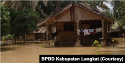 Banjir di Kabupaten Langkat, Provinsi Sumatera Utara pada Sabtu (8/10) yang dipicu hujan deras dan luapan Sungai Lepan. (Foto: BPBD Kabupaten Langkat)