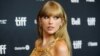 Penyanyi Taylor Swift tiba di Festival Film Internasional Toronto (TIFF) di Toronto, Ontario, Kananda, pada 9 September 2022. (Foto: Reuters/Mark Blinch)