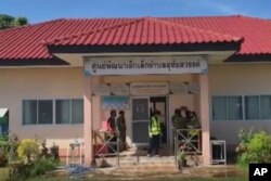 Pusat penitipan anak di Nongbua Lamphu, di mana lebih dari 30 orang tewas akibat penembakan yang dilakukan oleh seorang mantan polisi. (Foto: via AP)