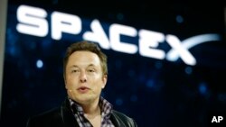 Gedung Putih sedang mengadakan pembicaraan dengan miliarder Elon Musk mengenai pengadaan satelit layanan internet SpaceX di Iran. (Foto: AP)