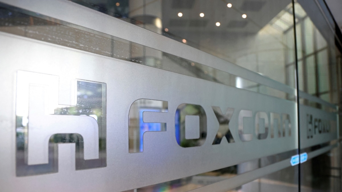 Chinese Cities Brace for Wave of Foxconn Workers from COVID-Hit Zhengzhou - Vimarsana News