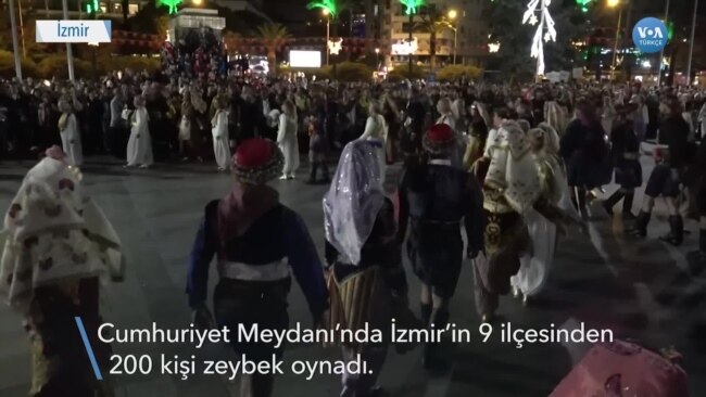 İzmir'de Ay Işığı Altında Cumhuriyet Bayramı Coşkusu